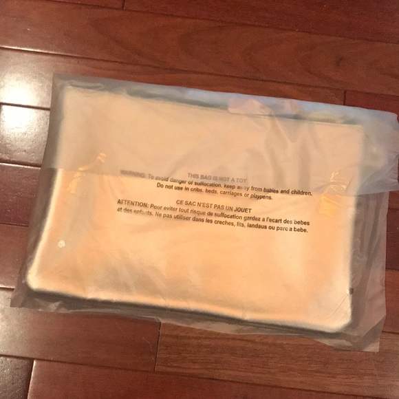 NWT Victoria Secret Rose Gold Laser Cut Wristlet - Picture 3 of 5